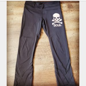 Size 2. Lulu Lemon x Soul Cycle. Skull leggings